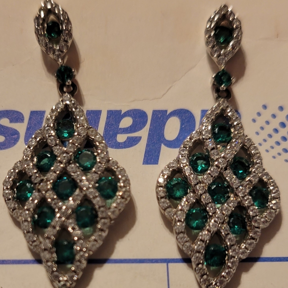 Emerald drop earrings💚